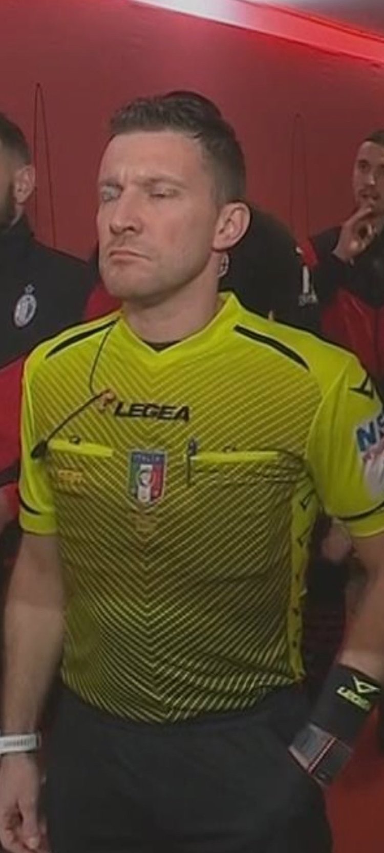 朝重伤者扔球！阿森纳马丁内利争议行为遭名宿痛批：可耻！