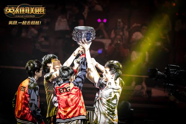 NAVI与 Spirit 在BLAST Bounty Spring 2025的比赛精彩回顾