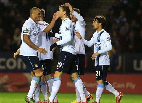 LOL：Uzi参加名人堂入驻仪式，Theshy提前预定第三个名额，Caps紧随其后