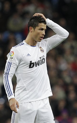 里程碑！库里父子超科赶詹历史第二 3分失准勇三崩再现