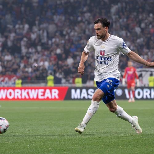 370万+用户见证KZ战队夺冠，2025快手CFM冠军杯点燃江城